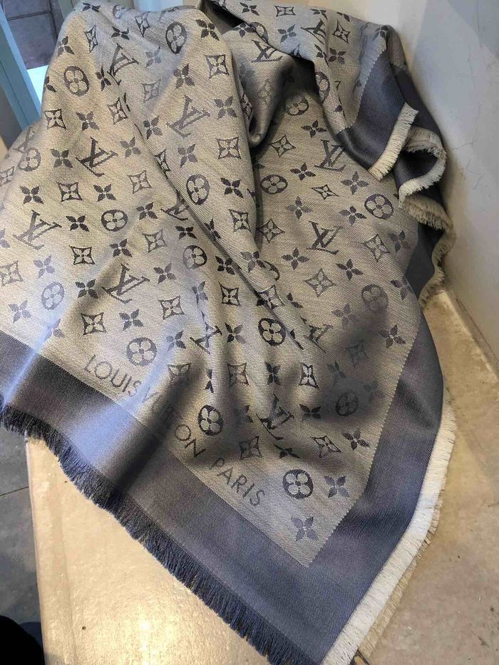 Louis Vuitton Scarf LVS00183